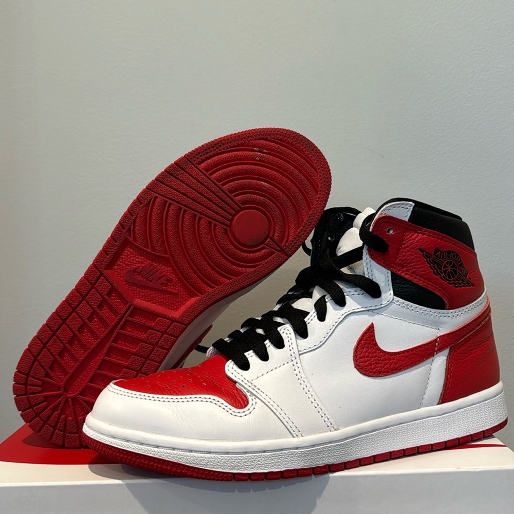 Air Jordan 1 Retro High Men’s Size 7.5, Women’s 9